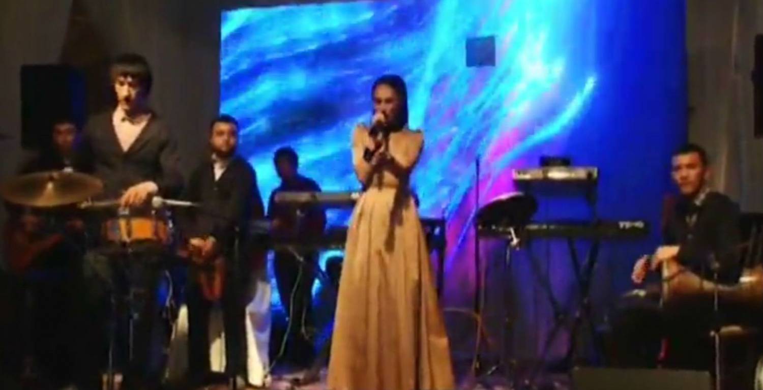 Munisa Rizayeva - To'yda (Jonli ijro)